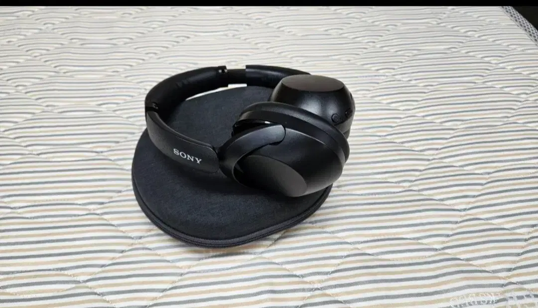 Sony WH-XB910N